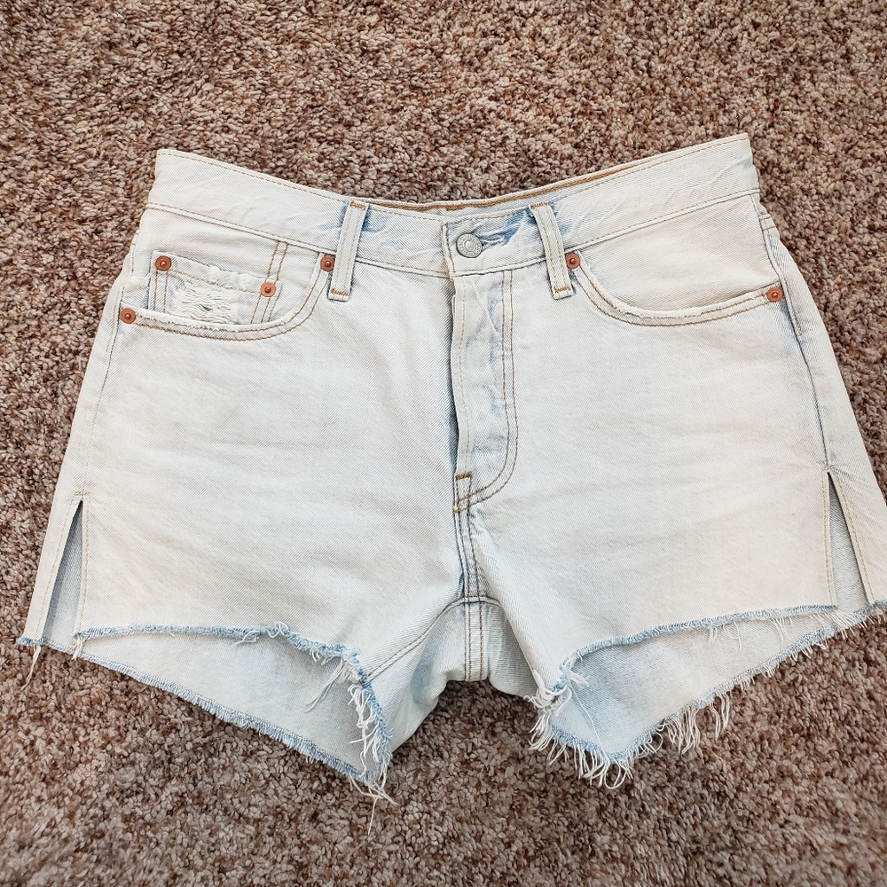 Levi cut off shorts